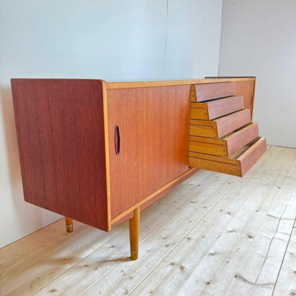 Vintage Sideboard by Nils Jonsson for Hugo Troeds, 1960 For Sale - Image 3 of 5