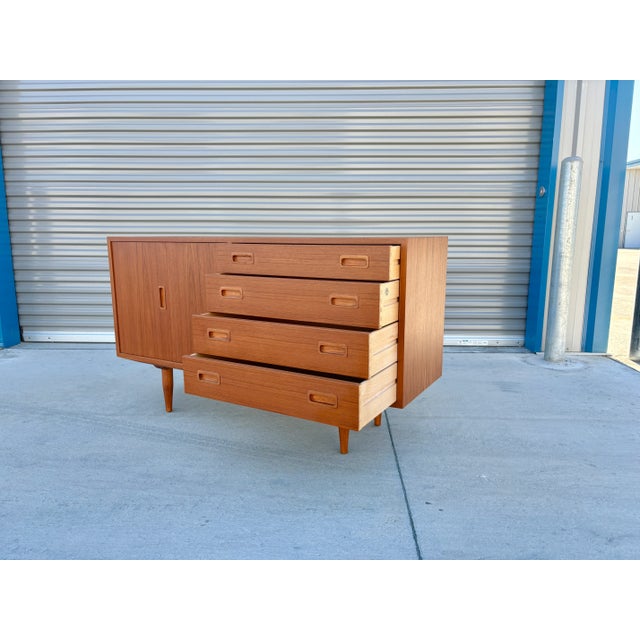 1960s 1960s Danish Modern Teak Credenza by Carlo Jensen for Hundevad & Co For Sale - Image 5 of 12