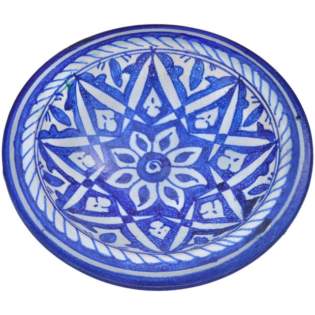 Mid 20th Century Handmade Blue Moorish Floral-Patterned Ceramic Decorative Plate For Sale - Image 4 of 8