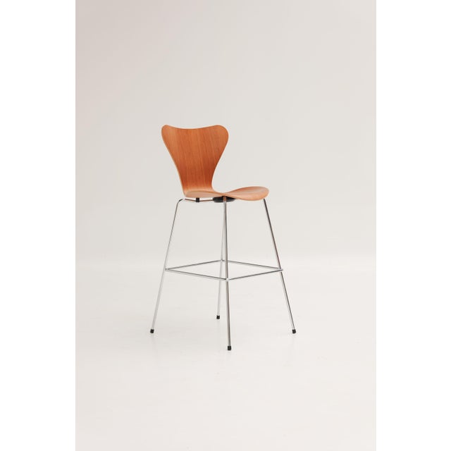 Brown Series 7 3187 Bar Stool in Wood by Arne Jacobsen for Fritz Hansen For Sale - Image 8 of 8