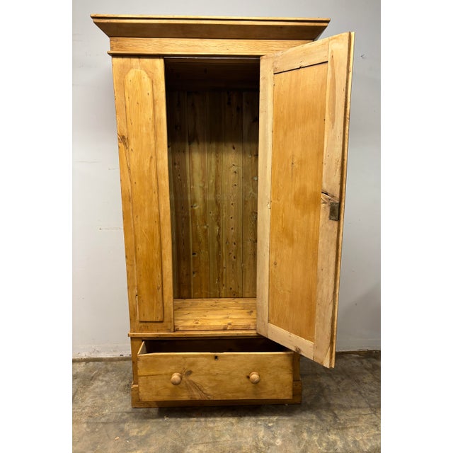 19th Century 19th Century English Pine Single Door Wardrobe For Sale - Image 5 of 10