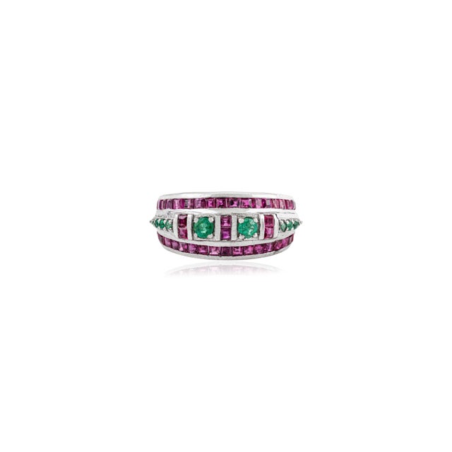 Contemporary Unique 2.23 Carat Ruby & Emerald Sterling Silver Dome Band Ring for Women - Size 8 For Sale - Image 3 of 11