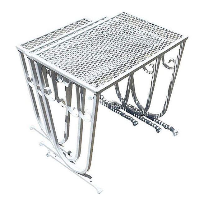 Mid-Century Modern Salterini Style Wrought Iron Mesh Nesting Tables, Set of 3 For Sale In Los Angeles - Image 6 of 10