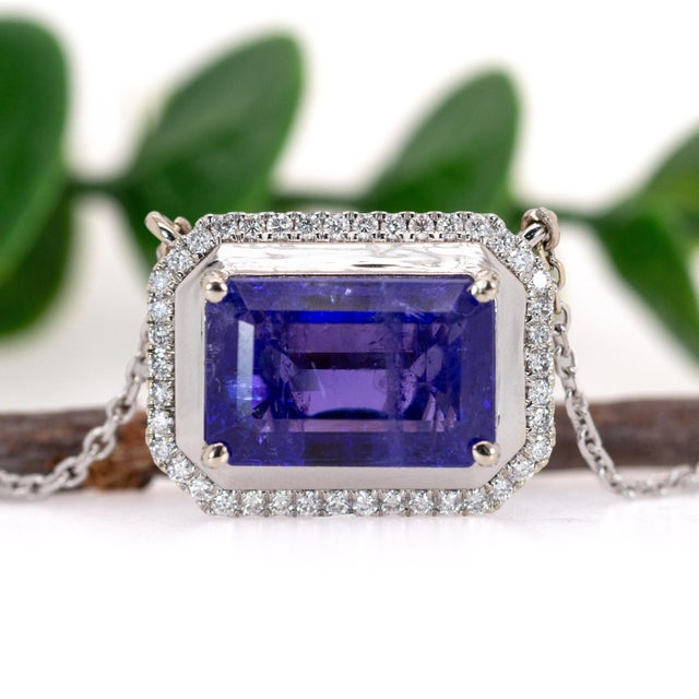 Art Deco 8.3cts Tanzanite Statement Pendant W Diamond Halo in 14k Solid Gold | Em 13x9mm For Sale - Image 3 of 7