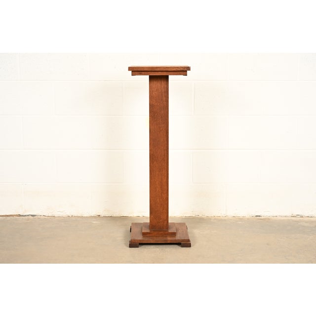 A beautiful antique Mission oak Arts & Crafts pedestal or plant stand In the manner of Stickley Brothers USA, Circa 1910...