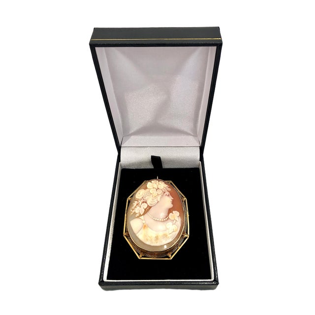 Late 19th Century Victorian Shell Cameo Brooch Pendant, Hand-Carved, Gold Setting For Sale - Image 5 of 7