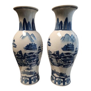20th Century Pair of Chinese Qianlong Baluster Vases For Sale