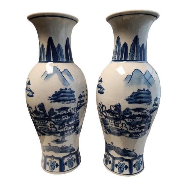20th Century Pair of Chinese Qianlong Baluster Vases For Sale