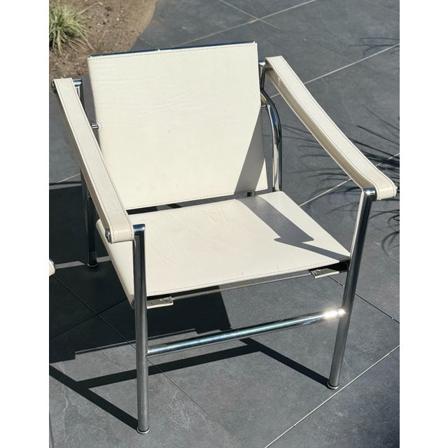 White Leather LC1 Basculant Chair by Le Corbusier, Pierre Jeanneret & Charlotte Perriand for Cassina, 1970s For Sale - Image 9 of 13