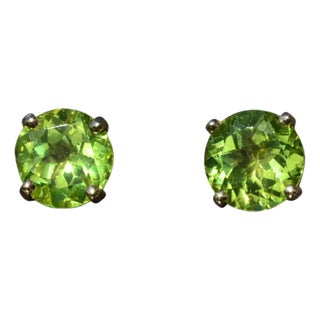 Ladies 14K Yellow Gold Peridot Stud Earrings, 2 Pieces For Sale