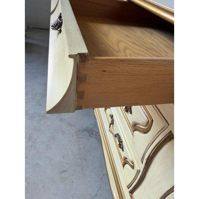 Vintage Karges French Provincial Louis XV-Style Eight-Drawer Dresser With Cabriole Legs & Ornate Brass Hardware For Sale - Image 15 of 17
