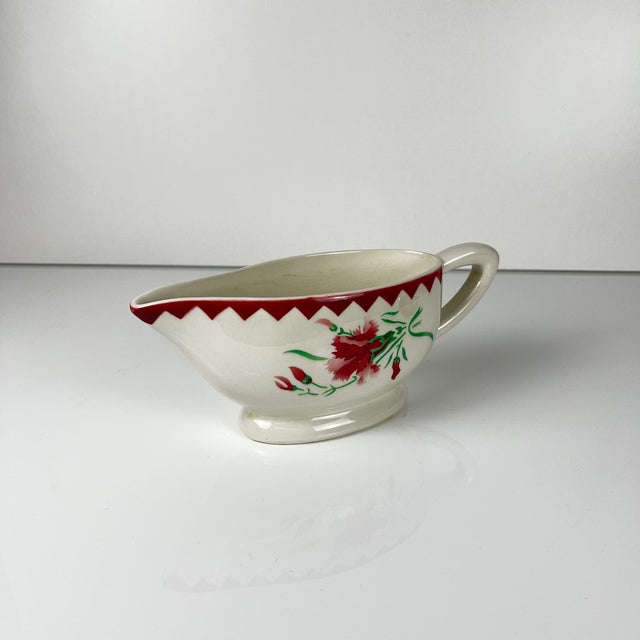 Sarreguemines "Oeillet" Sauceboat, 1920-50 Dimensions: 21 x 7.5 cm Height: 8 cm Good general condition, old object,...