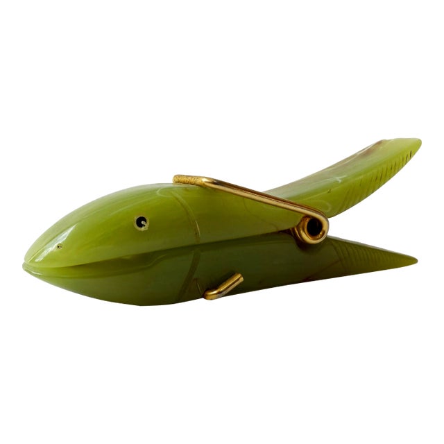Vintage Fish-Shaped Paper Clip Holder – Bakelite & Metal – Italy, C. 1928–1940 For Sale