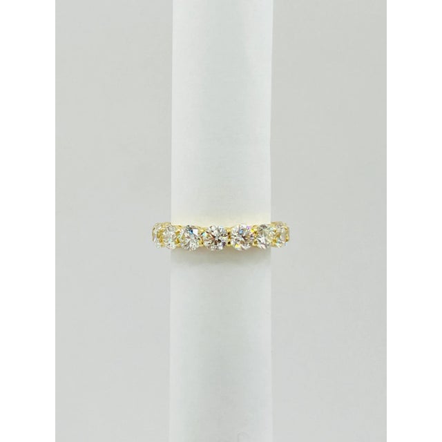 Metal Gia Round Diamond Eternity Band Ring in 18k Yellow Gold Size 7 For Sale - Image 7 of 8