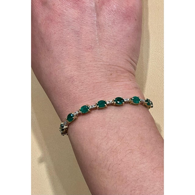 Modern 12 Ct Natural Brazilian Emerald and Diamond Tennis Bracelet 14 Karat Yellow Gold For Sale - Image 3 of 8