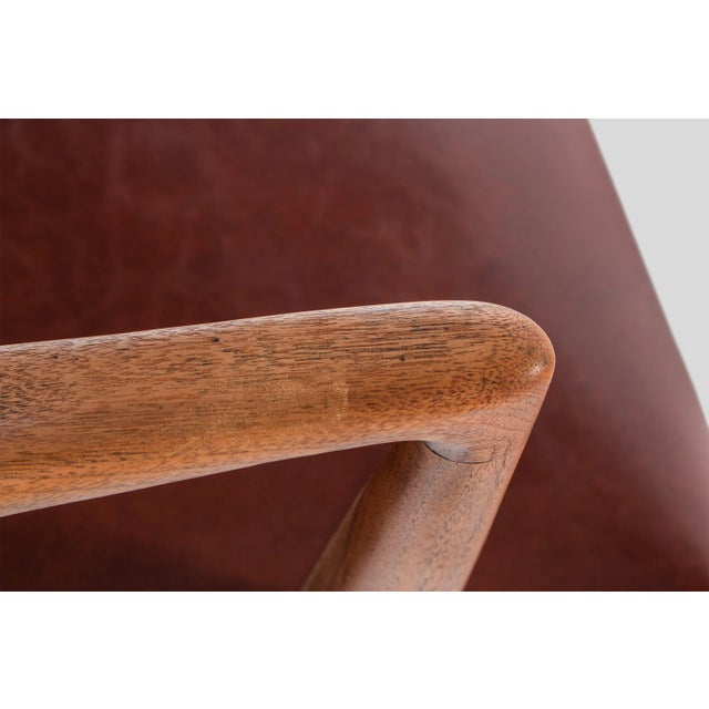 1960s Early Jens Risom Model 108 Arm Chair for Risom Designs in Walnut and Original Naugahyde, circa 1950s For Sale - Image 5 of 13