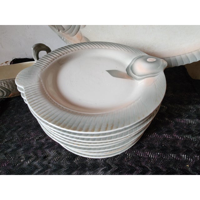 French Art Deco Grey and Pink Fish Service from Sarreguemines, 1930s, Set of 14 For Sale - Image 4 of 16