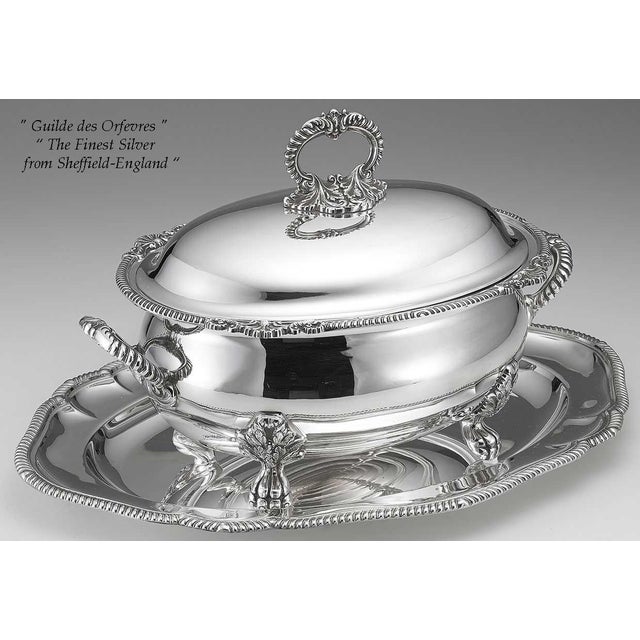 English 1970’s Vintage/New Silverplate Oval Shaped Platter With Running Gadroon Applied Border For Sale - Image 3 of 9