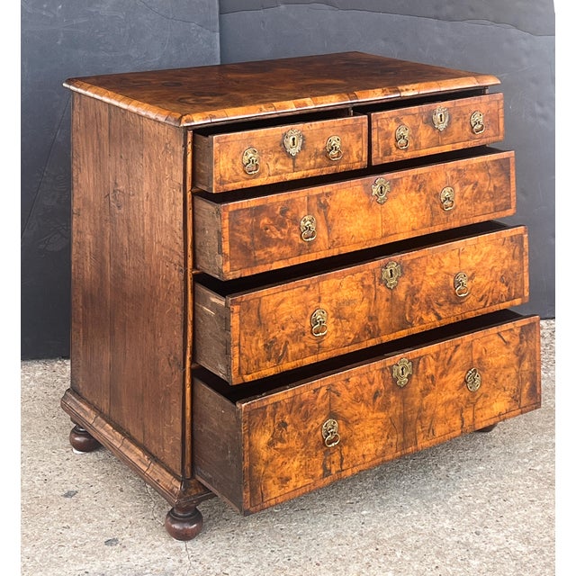 Queen Anne Queen Anne Period Chest of Drawers of Walnut and Oak From England, Circa 1710 For Sale - Image 3 of 12
