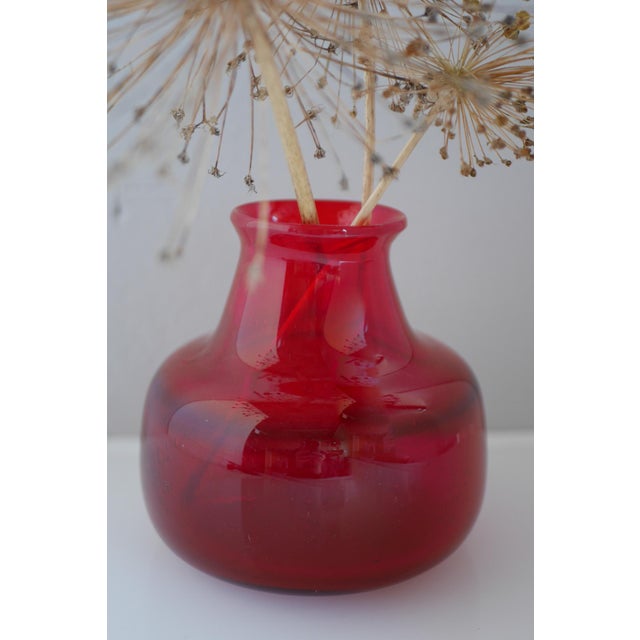 Red Glass Vase by Erik Höglund for Bodafors, 1960s For Sale - Image 9 of 12