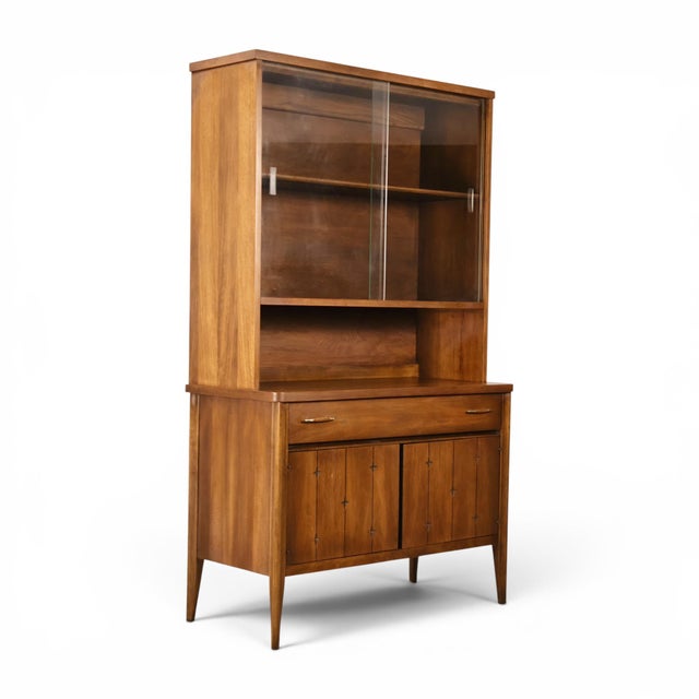 Mid-Century Modern Broyhill Saga Vintage Mid Century Modern Petite China Cabinet C. 1960s For Sale - Image 3 of 16