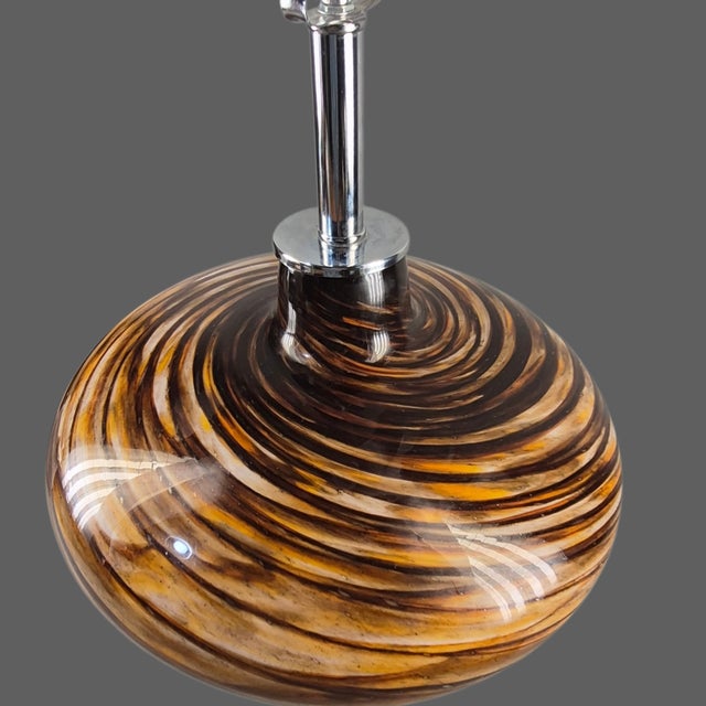 Late 20th Century Mid-Century Modern Art Glass Brown Swirl Lucite Base Table Lamp For Sale - Image 6 of 9