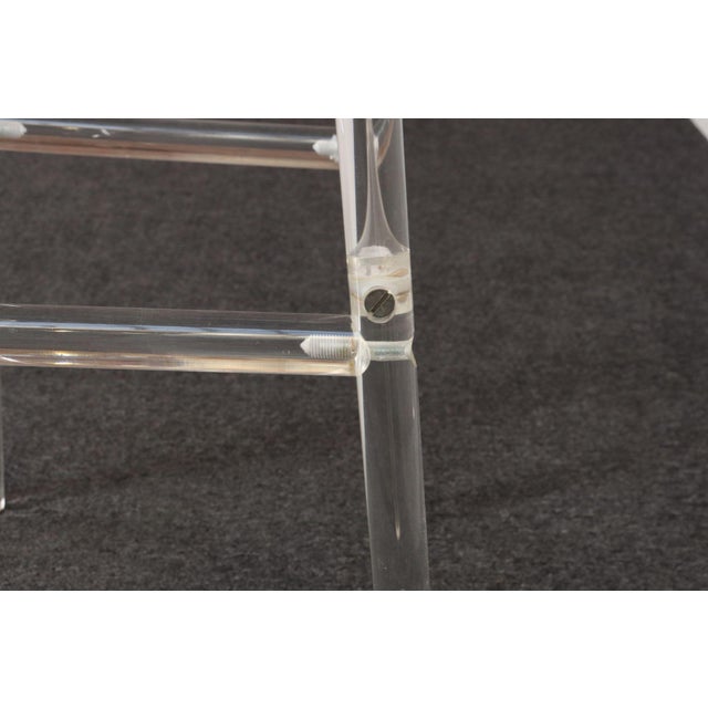 Single Vintage American Hollywood Regency Style Lucite Bar Stool For Sale - Image 17 of 18