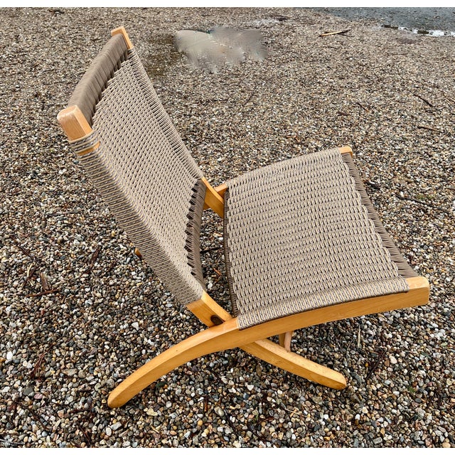 Hans Wegner Style Chair Woven Rope Beechwood Frame Folds Flat 1960s Restored For Sale - Image 9 of 10
