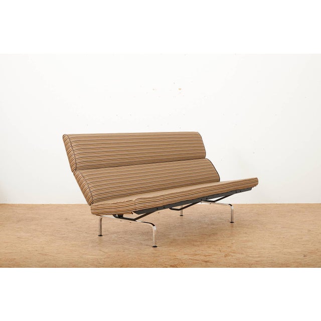 Mid-Century Modern Chrome-Plated Metal Compact Sofa in Maharam Fabric by Ray and Charles Eames for Herman Miller, 1954 For Sale - Image 3 of 12