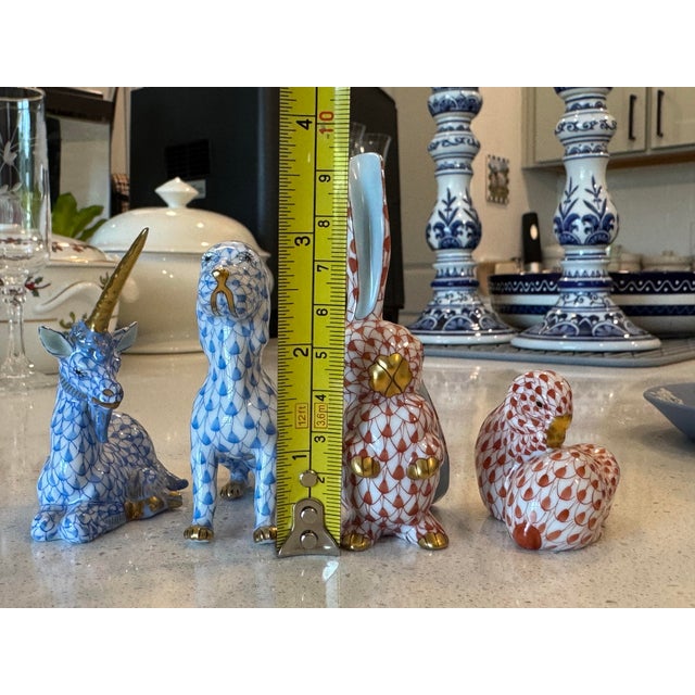 Classic Red Rust Fishnet Pattern Herend Hand Painted Bunny W/ 22k Gold Accents For Sale - Image 9 of 10