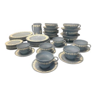 1950s Wedgewood of Etruria & Barlaston England Queensware Dinnerware Set- 43 Pieces For Sale