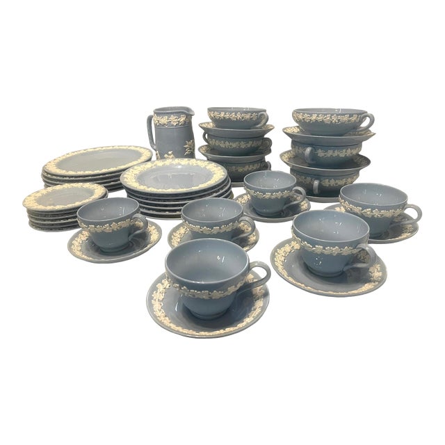 1950s Wedgewood of Etruria & Barlaston England Queensware Dinnerware Set- 43 Pieces For Sale