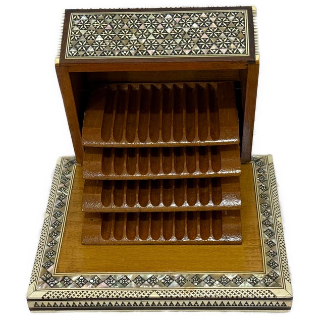 Luxury Vintage Mother of Pearl Inlaid Wooden Cigarette Box for 40 Cigarettes For Sale - Image 4 of 13