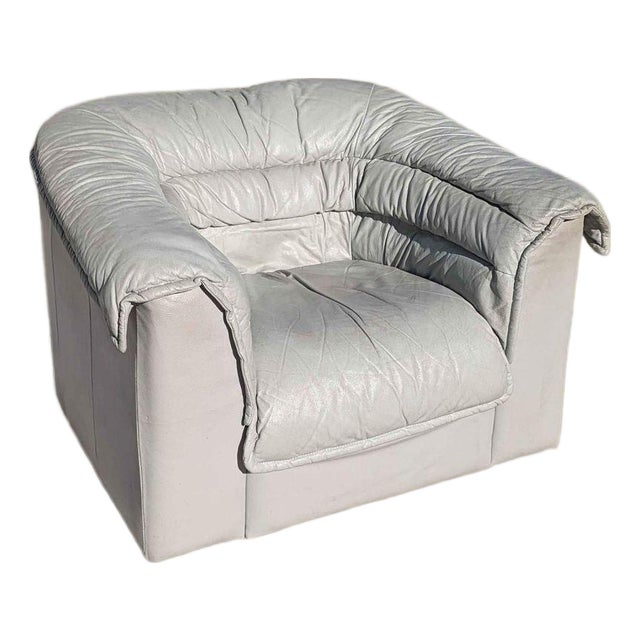 Late 20th Century Natuzzi Italian Leather Lounge Chair in Light Gray, Mid-Century, Postmodern For Sale