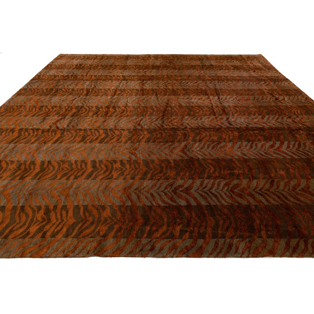 Modern Hand-Knotted Tibetan Wool & Silk Area Rug in Rust Terracotta & Espresso For Sale In New York - Image 6 of 11