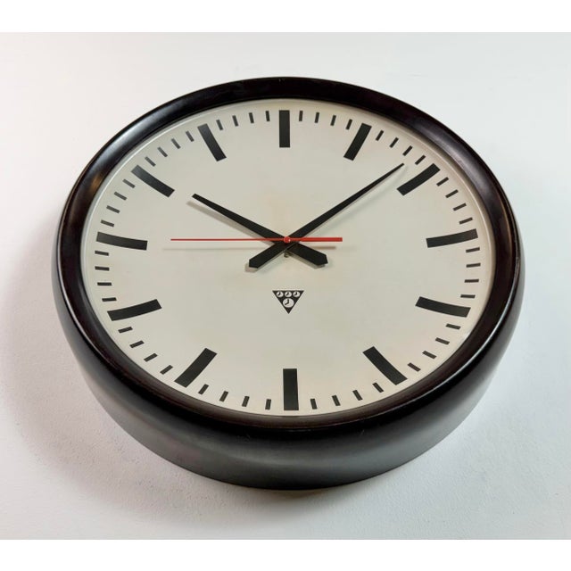 Large Industrial Bakelite Factory Wall Clock from Pragotron, 1960s For Sale - Image 6 of 17