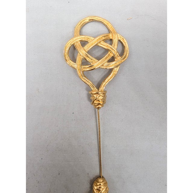 Modern Vintage 1980s Signed Givenchy Goldtone Knots Jabot Brooch For Sale - Image 3 of 7