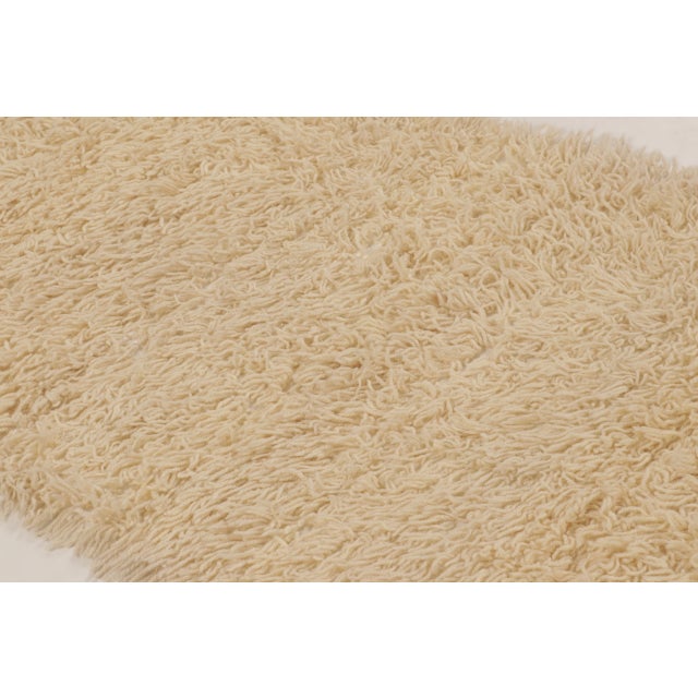 Rug & Kilim Vintage Tulu Solid Rug With Tonal Shag Pile in Beige and Cream - Rug & Kilim For Sale - Image 4 of 8