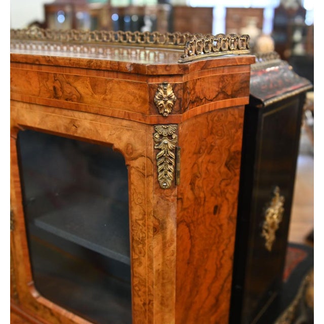 French Bonheur De Jour Desk in Walnut, 1840s For Sale - Image 4 of 10