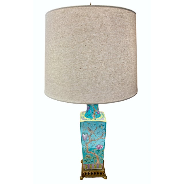 This is a stunning Republic period porcelain table lamp decorated in the highly revered Dayazhai (Da Ya Zhai, “Studio of...