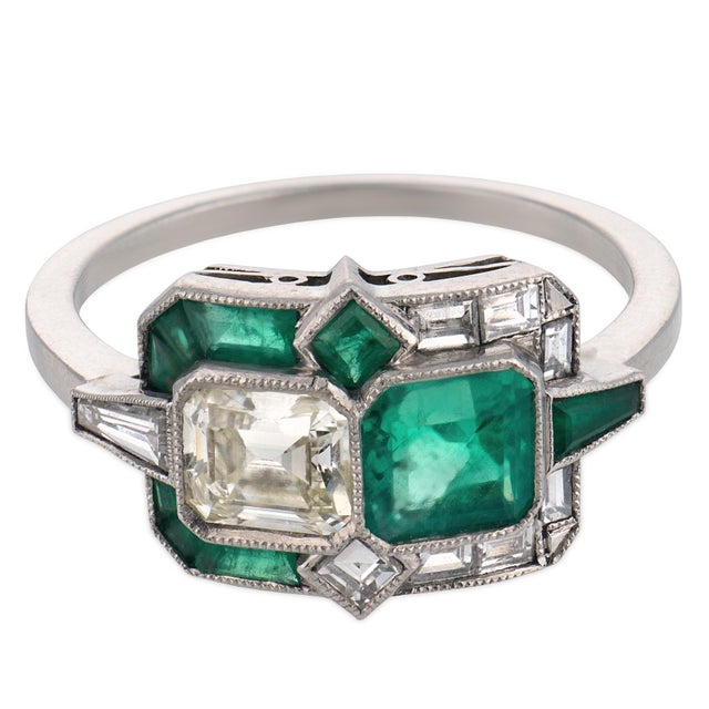 Contemporary Early 20th Century Art Deco Style Diamond Emerald Platinum Toi Et Moi Ring, Size 7 For Sale - Image 3 of 6