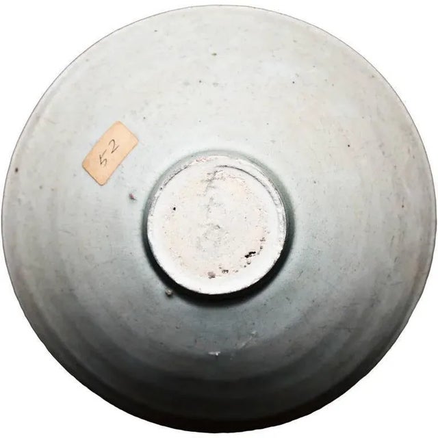 A circular glazed stoneware adorned with cloud engravings. 12th-14th century – Sung period.