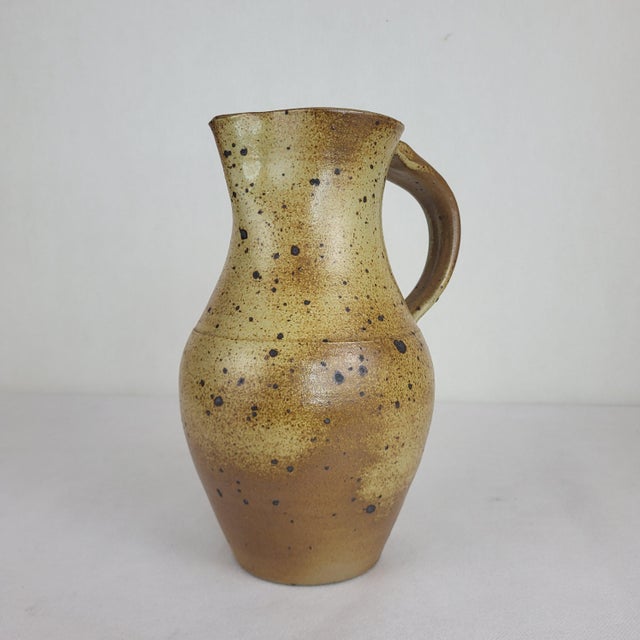 Stoneware pitcher signed Gaudry Céramique Puisaye. In good condition. Height 25.5 cm Width 17.5 cm Depth approximately...