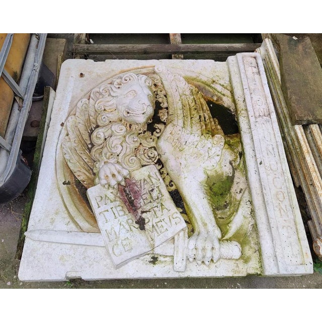 Baroque Lion of Saint Mark with Motto in Botticino Marble, Serenissima, 19th Century For Sale - Image 3 of 10