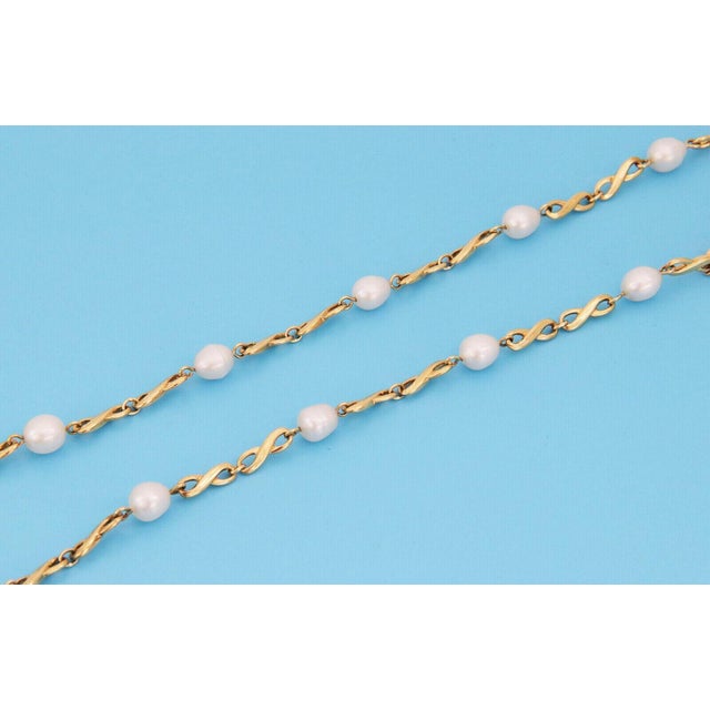 Contemporary Mikimoto Pearls 18k Yellow Gold Infinity Link Necklace For Sale - Image 3 of 6