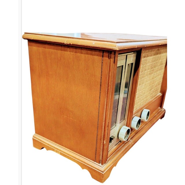 Mid-Century Modern Vintage Tube Radio Zenith Model X334 Circa 1950s For Sale - Image 3 of 5