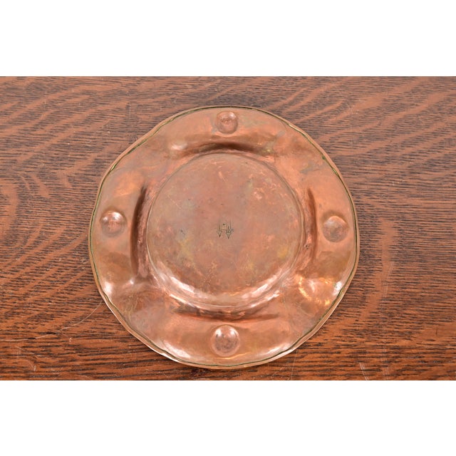 Gustav Stickley Signed Hammered Copper Ashtray or Catchall, Circa 1910 For Sale In South Bend - Image 6 of 9