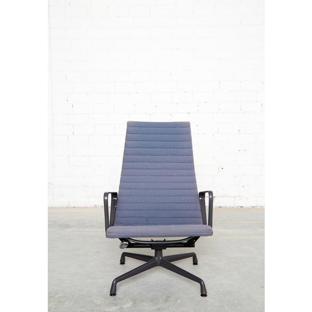 EA124 Chair and EA125 Ottoman by Charles & Ray Eames for Vitra/Herman Miller, 1980s, Set of 2 For Sale - Image 10 of 18