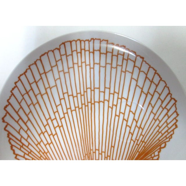 Bring a touch of coastal charm to your table with this vibrant set of Fitz & Floyd Monotone Shell Snack Plates. Each plate...