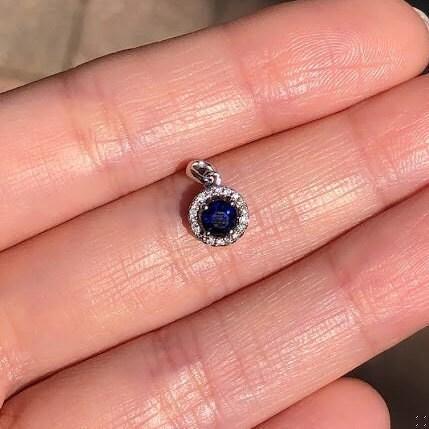 Contemporary Ceylon Blue Sapphire Pendant With Natural Diamond Halo: Solid 14k Gold Round 4mm For Sale - Image 3 of 5